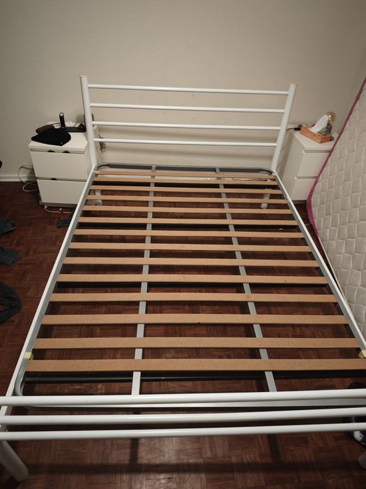 Cama de casal com estrado