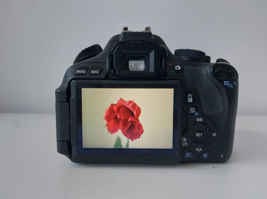 canon 600D look like new