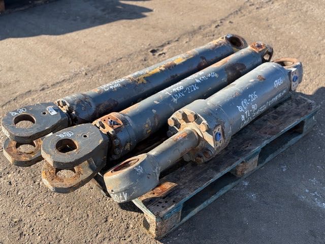 LIEBHERR LR 634  komplet siłowników do ładowarki gąsienicowej