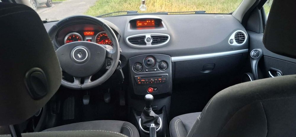 Renault clio break 
Ano 2009
1.5 disel.
300 mil kms 
Impecável em todos aspectos 
Sem nada apontar 
Revisoa efectuada 
Duas chaves 
Arcondicionado 
Vi