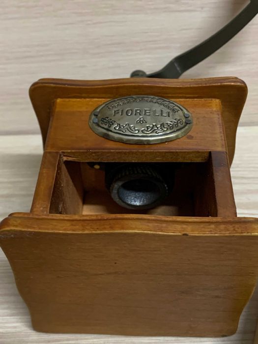 Кофемолка механічна, кавовий млинок, Італія.