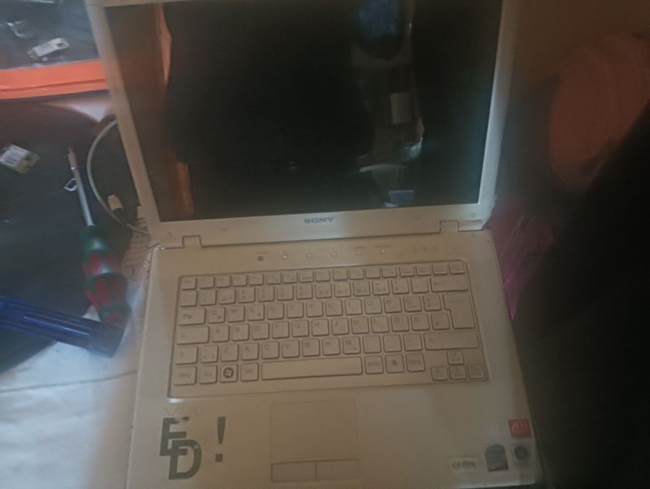 Sprzedam w pełni sprawny laptop Sony Vaio VGN-CR42S