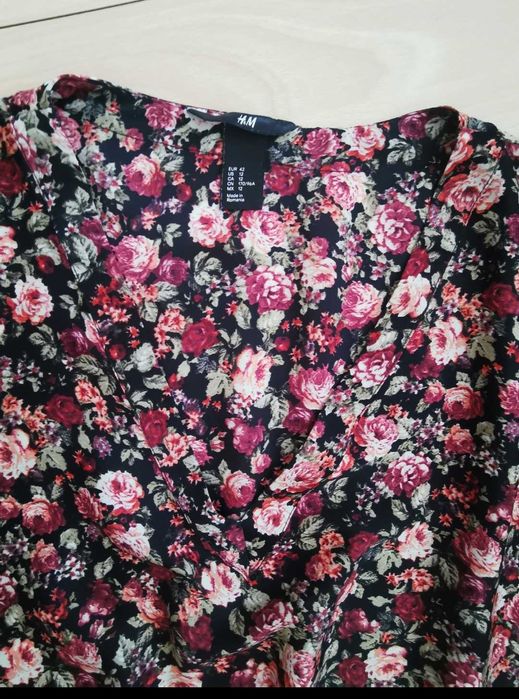 Lekka czarna sukienka w czerwone róże H&M rozmiar 42
