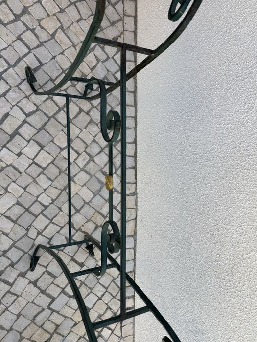 Conjunto de mesa e espelho em ferro forjado