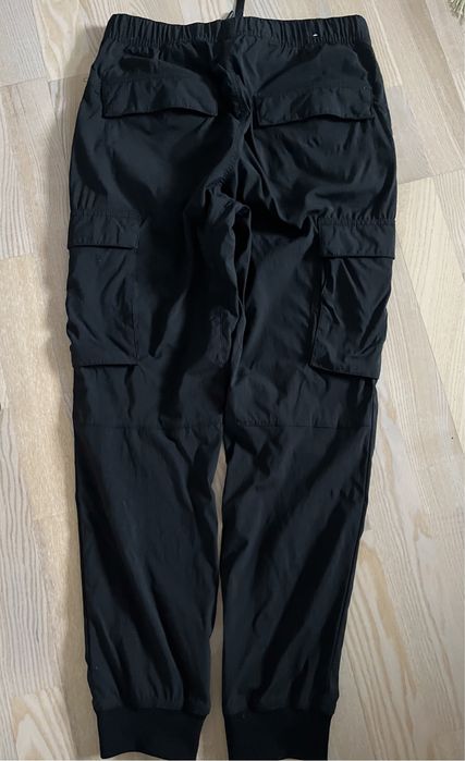 Sportowe czarne spodnie bojówki z kieszeniami H&M rozm S