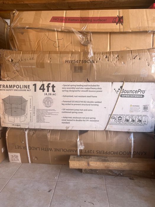 Trampolin novo nunca foi usado ainda dentro da caixa