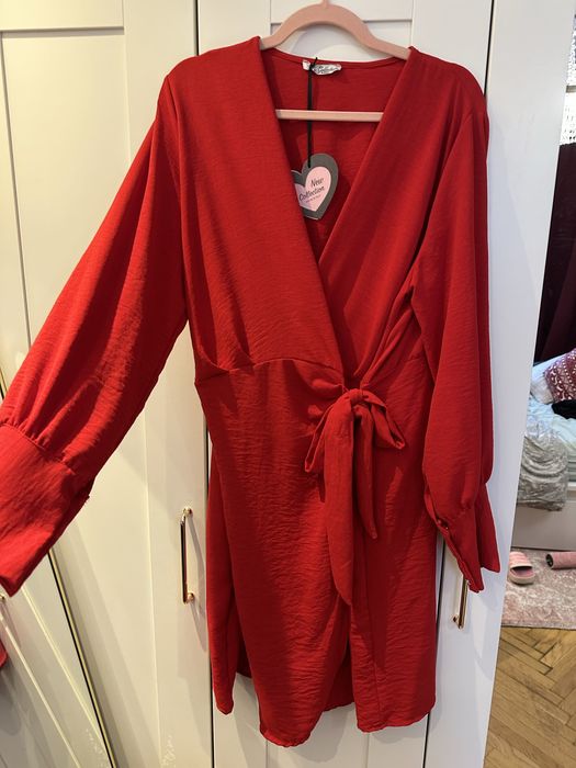 Nowa czerwona sukienka wiązana – idealna na święta r.42/48