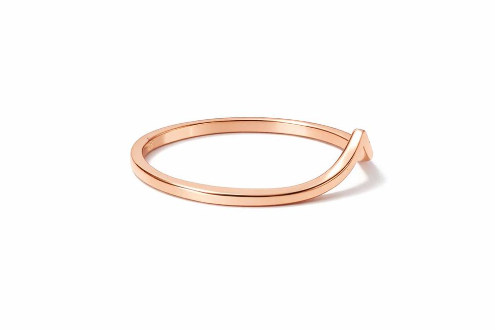 Элегантное кольцо из красного золота