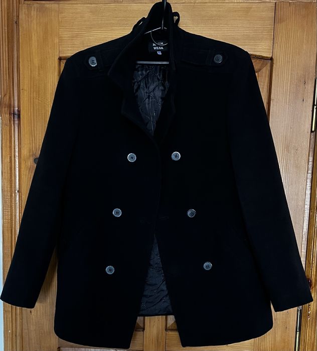 Чоловіче зимове пальто чорного кольору