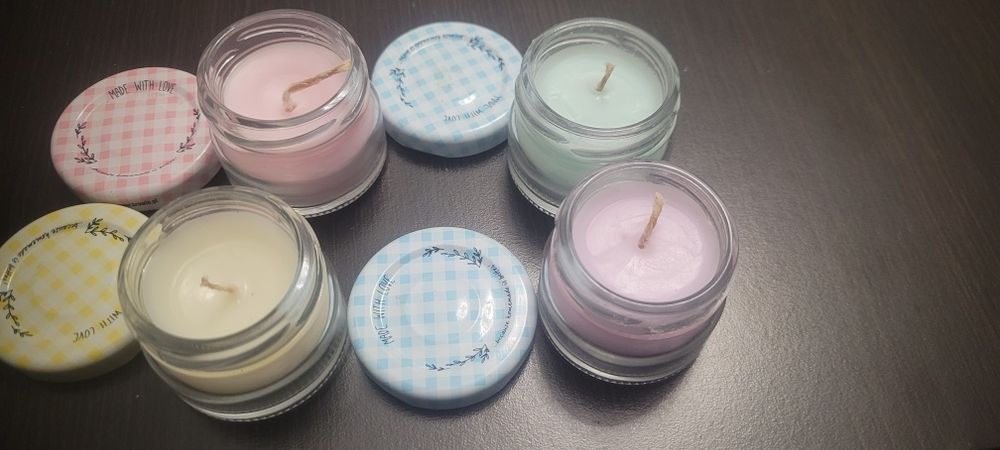 Świeczki 4 sztuki w słoiku z nakrętkami. Nowe. Polecam.