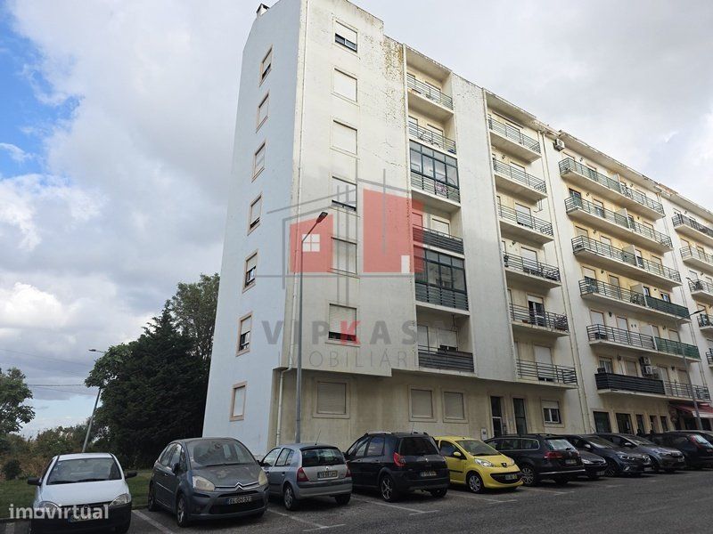 Apartamento T3 em zona sossegada do carregado — Carregado E Cadafais, Lisboa
