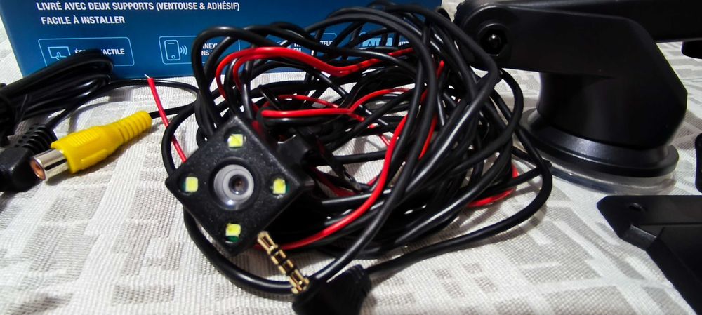 Ecrã tátil automóvel com câmara