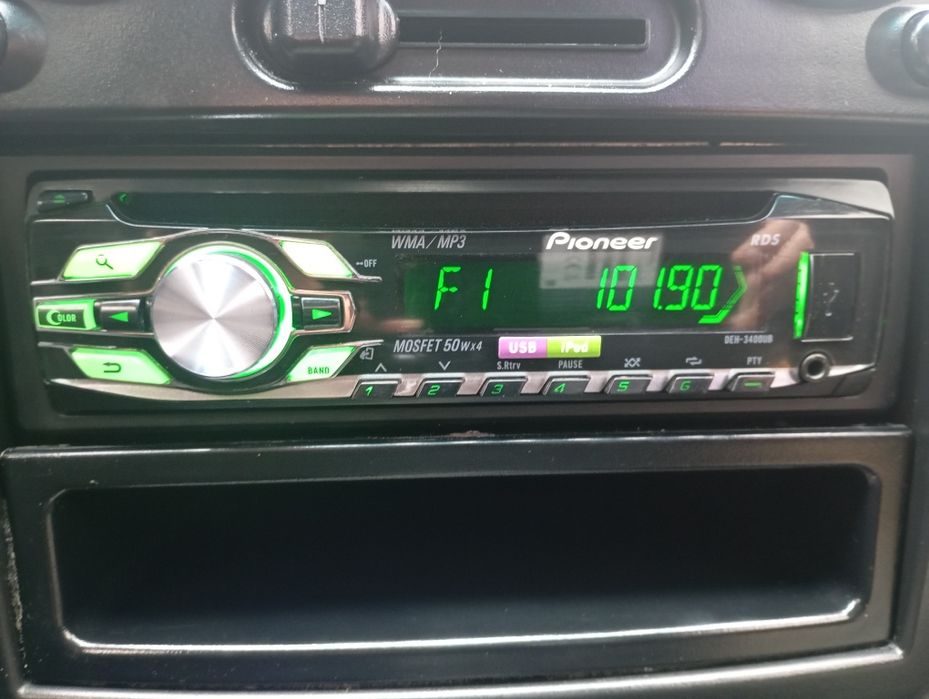 Продам дуже гарну магнітолу,дуже гарний торг!