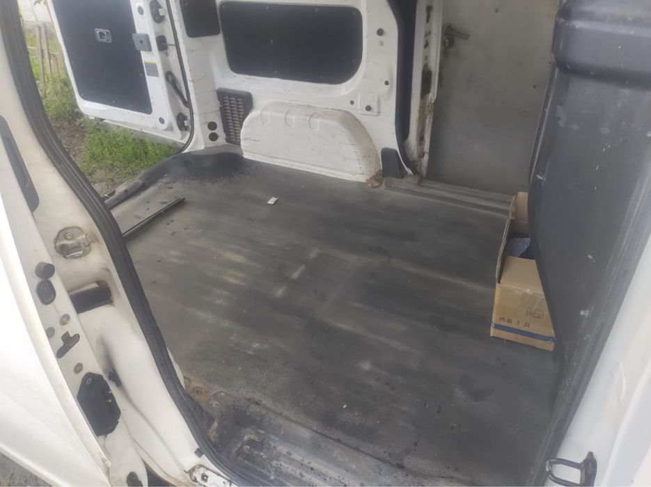Nissan NV200 2015 • 1.5 Diesel • Без вложений