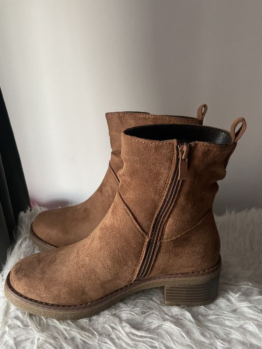 Nowe karmelowe botki rozm.36