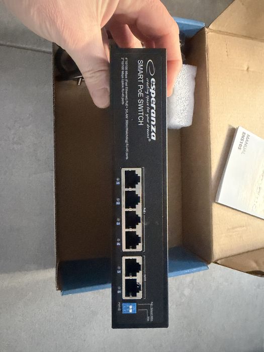 Switch Ethernet 4 PoE + 2 Porty UPLINK 10/100Mbps Esperanza