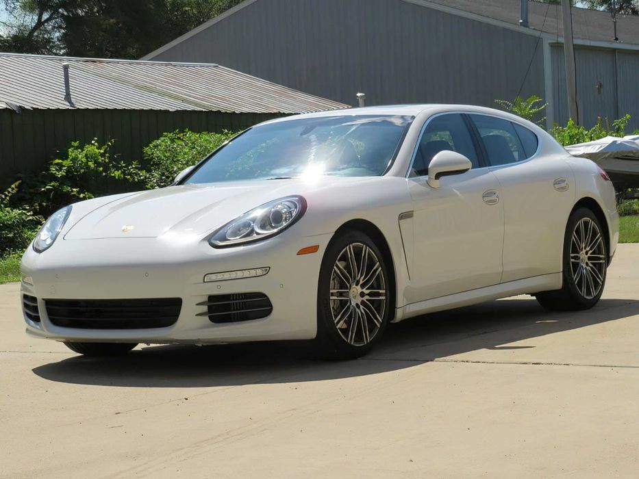 Porsche Panamera 4S      2015
