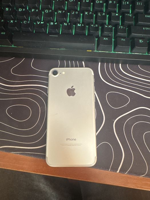 Iphone 7 сірий.