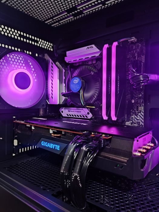 PC Gaming Intel i5 RX 5700 XT 16GB RAM Wifi