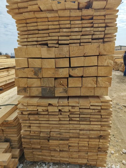 Пиломатеріали різних розмірів сухі,сирі