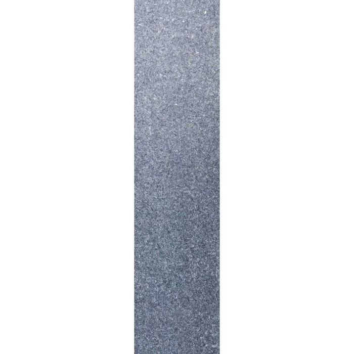 Stopień granitowy Angola Black płomieniowany 150x33x2 cm