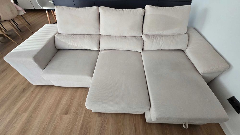 Sofá com chaise longue e com 2 pufes, com encostos ajustáveis e assentos amovíveis