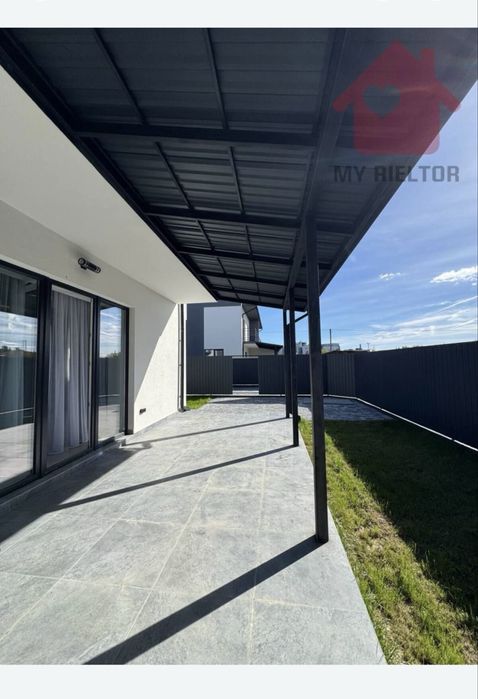 Продаж дуплекса з гаражем