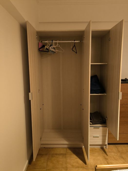 Roupeiro 3 portas bege em madeira