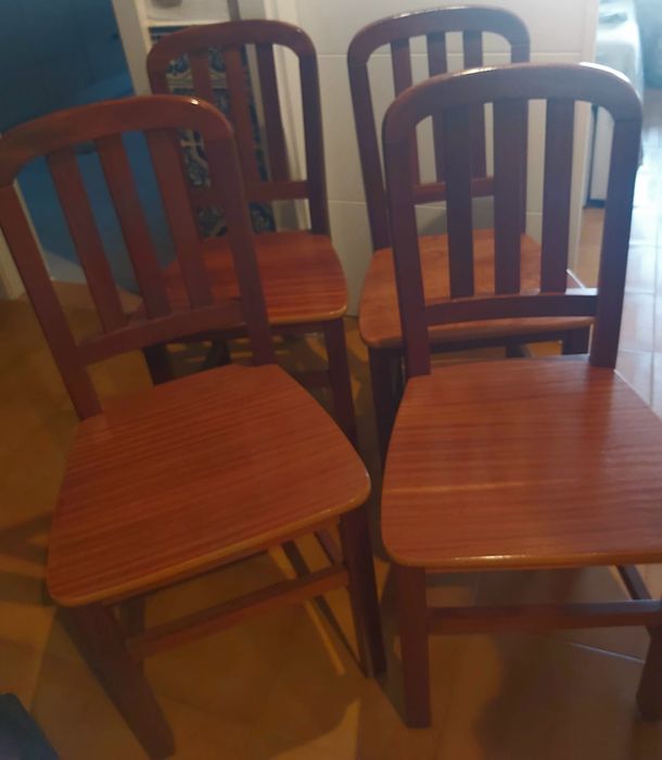 Conjunto 4 cadeiras em Madeira