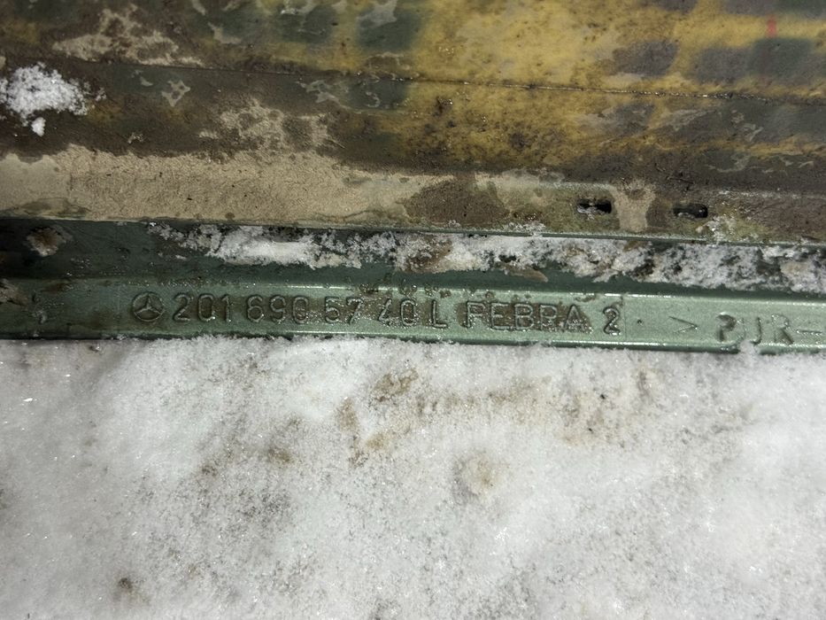 Mercedes w190 w201 листва, молдинг  правий бік