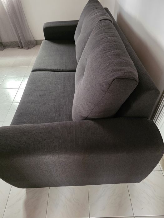 Sofá cinzento em bom estado