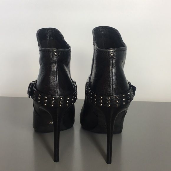 Шкіряні ботильйони kenneth cole bon always studded. розмір 8м