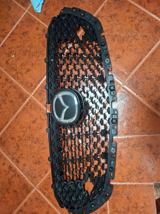 Grelha da frente Mazda CX30 original usado