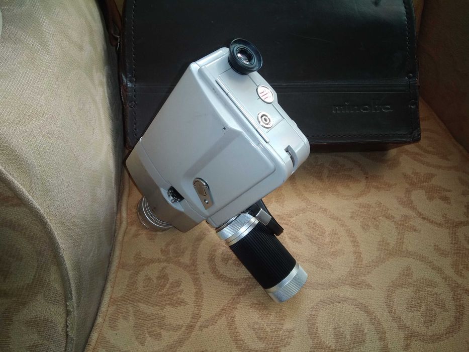 Maquina filmar Minolta, auto zoom super 8, com mala couro