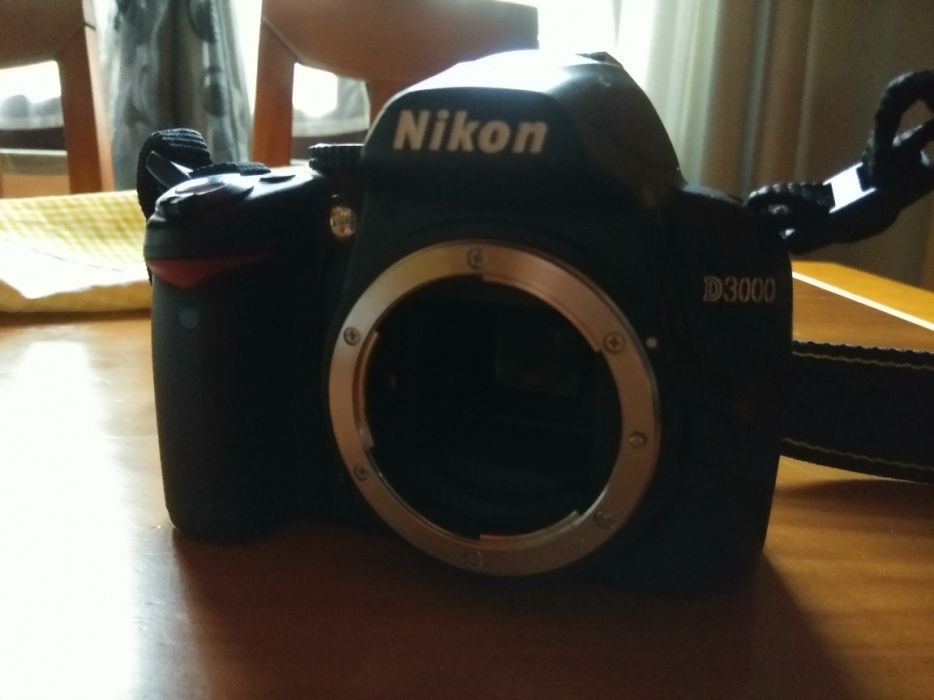 Nikon D3000 usada