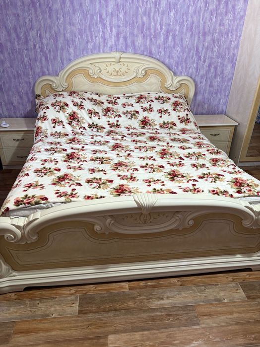 Продам спальный гарнитур