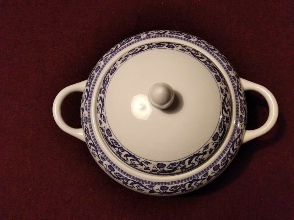 Serviços de Jantar (12 Pessoas) + OFERTA do de Café