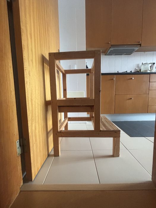 Torre de aprendizagem de madeira