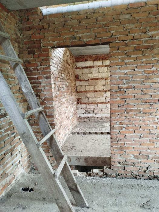 незавершене будівництво та земельна ділянка 24 сот., с. Великосілки