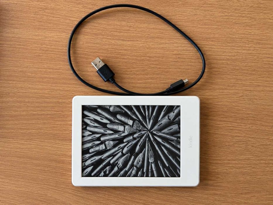 Kindle 8. generacji 4GB Wi-Fi Czytnik E-book Amazon paper