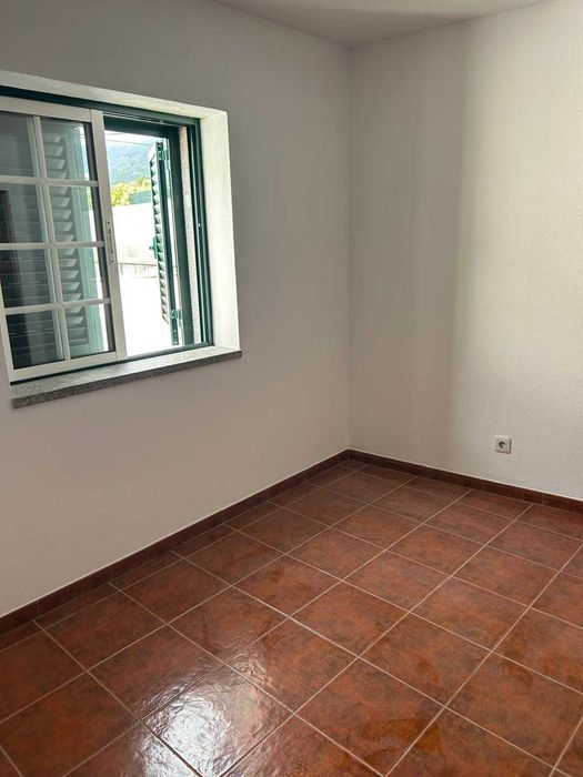 Moradia T2 - Cortiçada (Vale de Prazeres, Fundão)