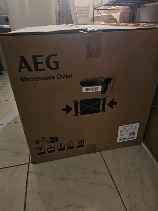 Microondas de encastre AEG