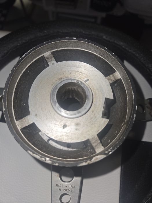 Volante MOMO GT com cubo