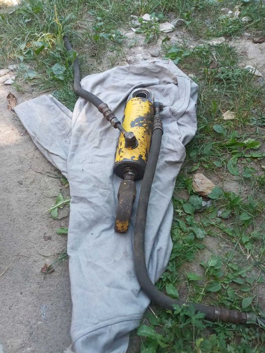 Циліндр гідравлічний