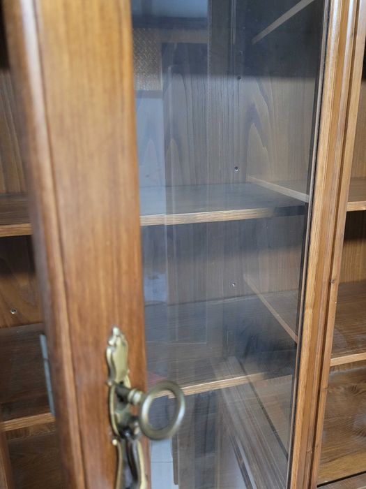 Móvel Vitrine em Madeira de Castanho