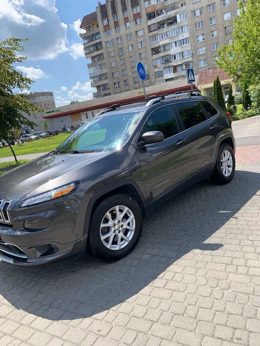 Продам терміново JEEP CHEROKEE.