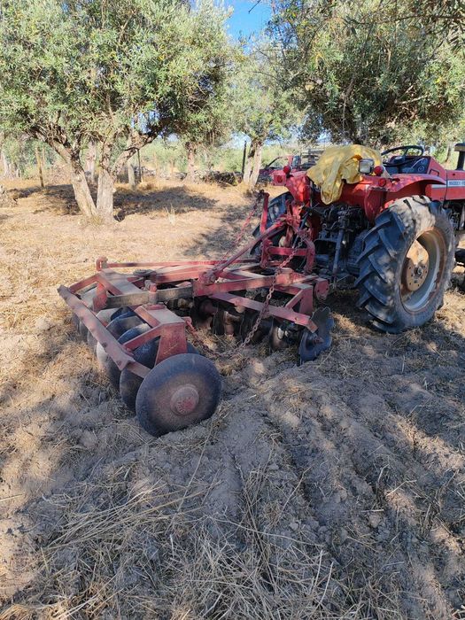 Trator Massey Ferguson