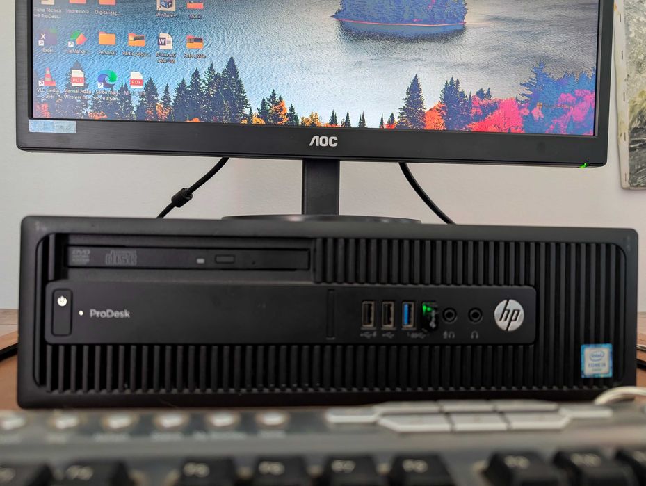 Computador com Monitor, Teclado e Rato