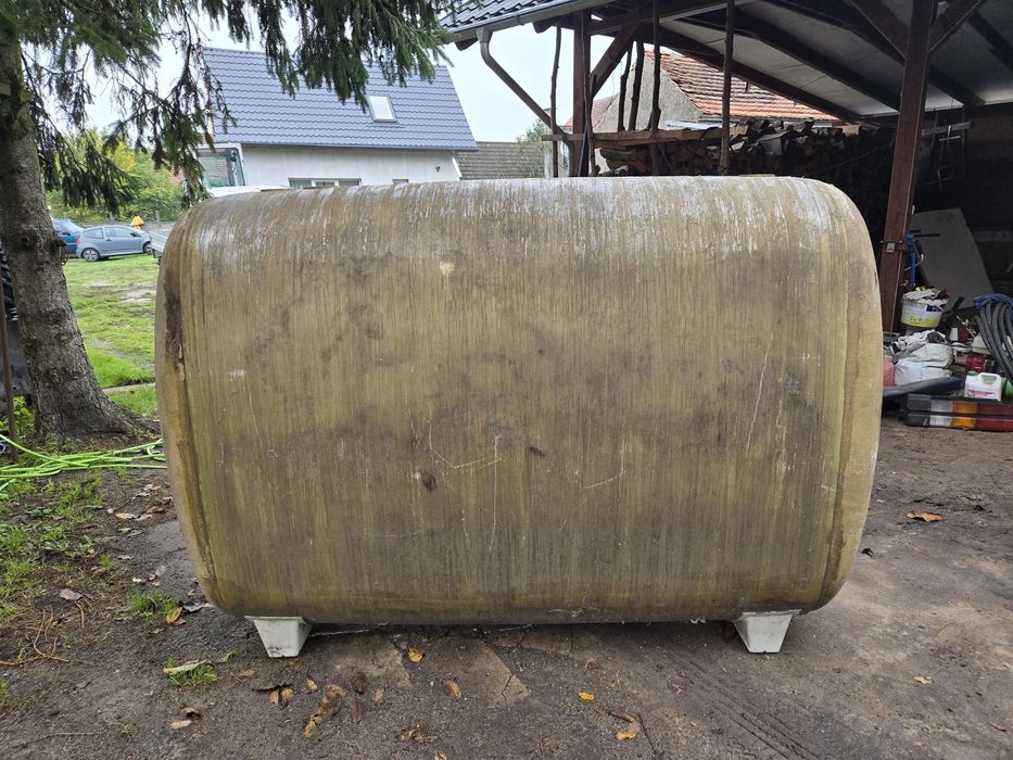 Zbiornik pojemnik 2000l, na wode, szambo, olej