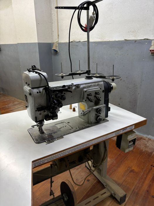 Maquina de Costura Adler